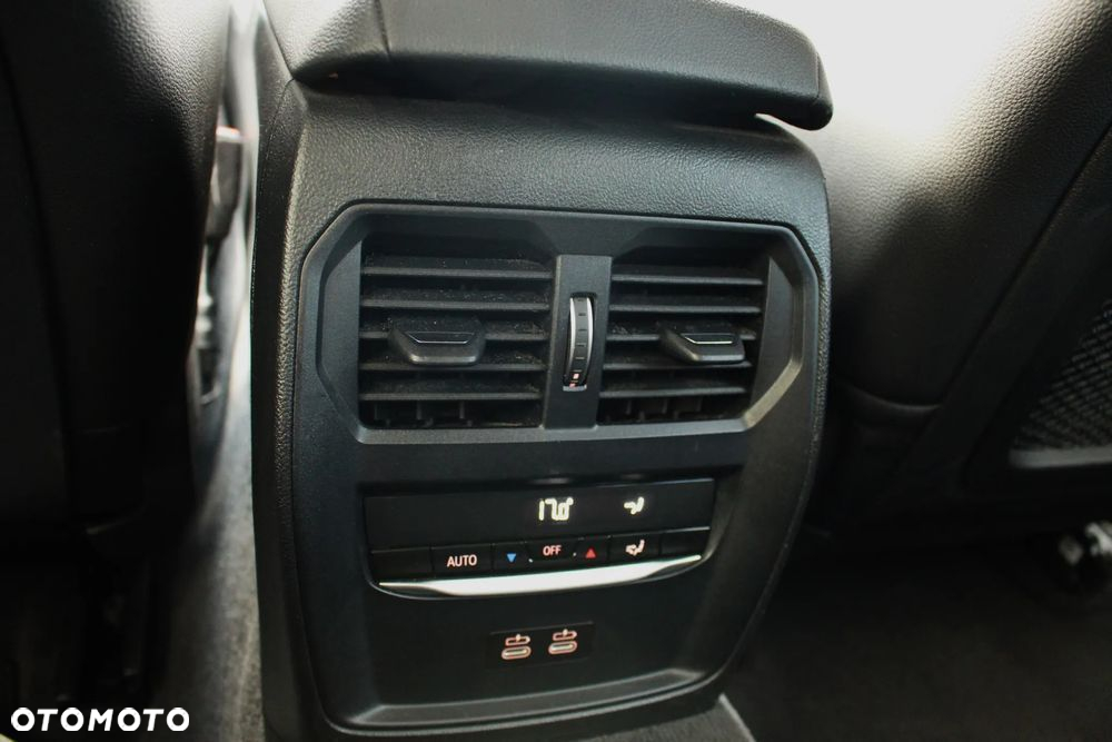 BMW Seria 3 318d Touring Advantage - 21