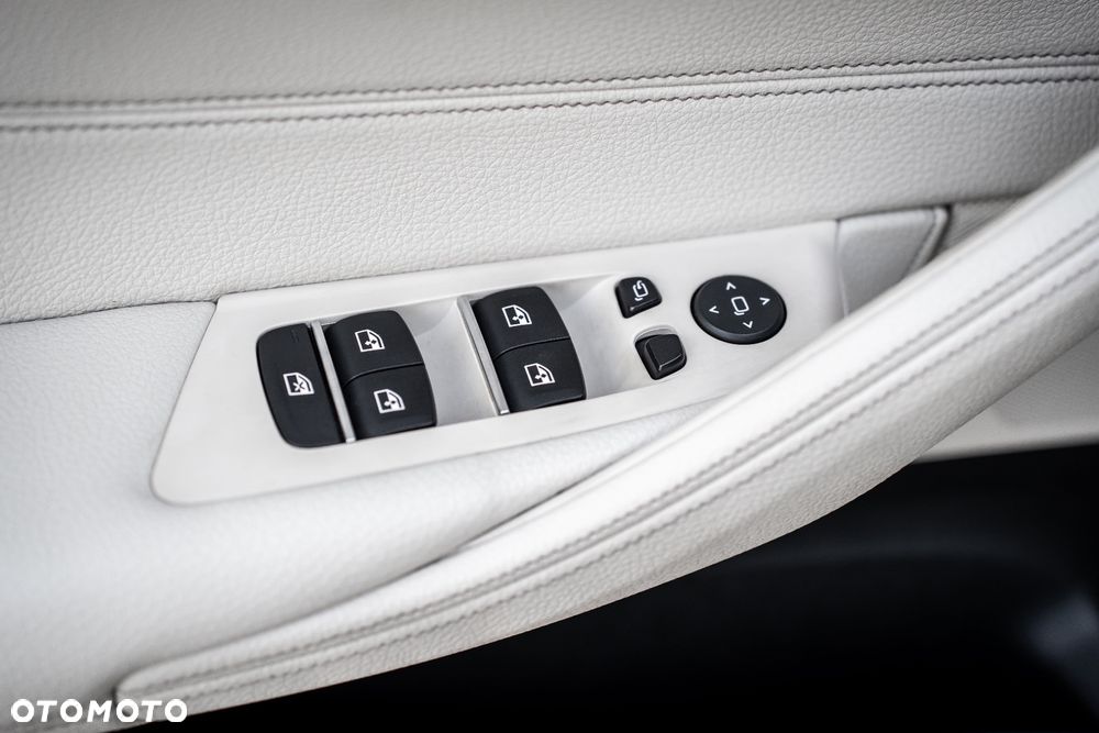 BMW Seria 5 520d xDrive Luxury Line - 9