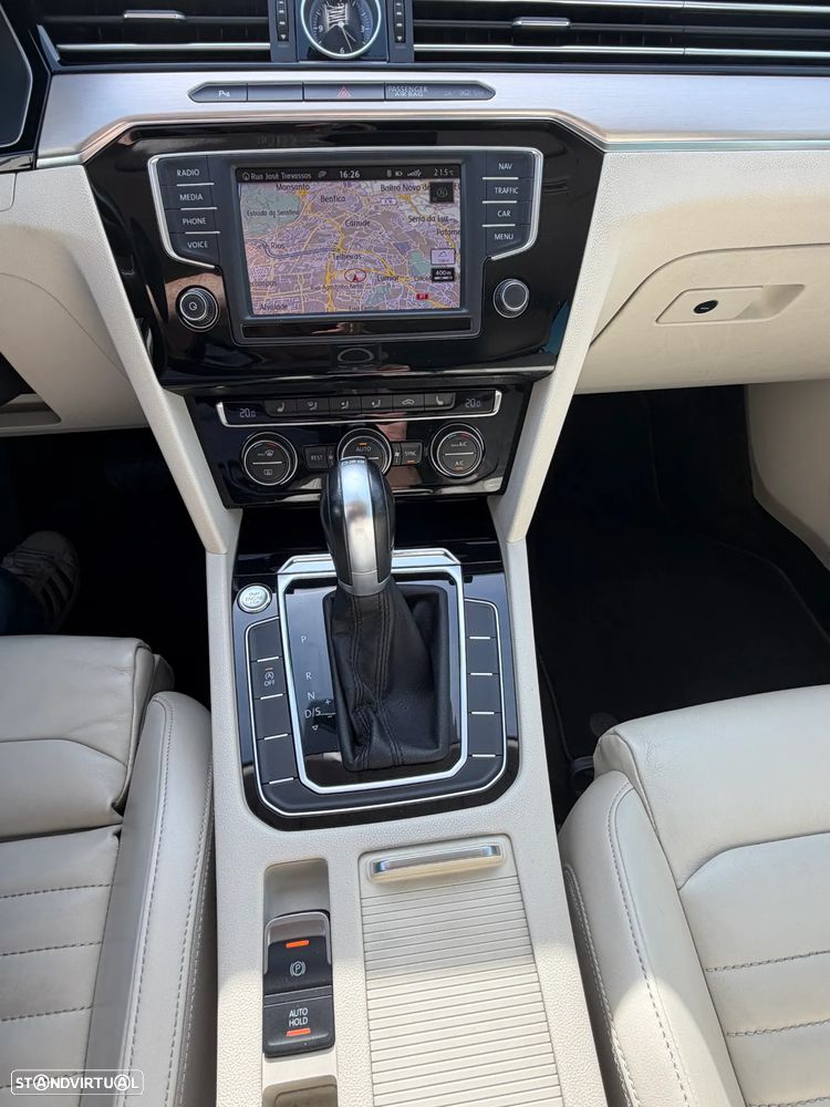 VW Passat Variant 2.0 TDI Highline DSG - 15