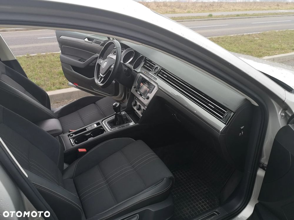 Volkswagen Passat - 19