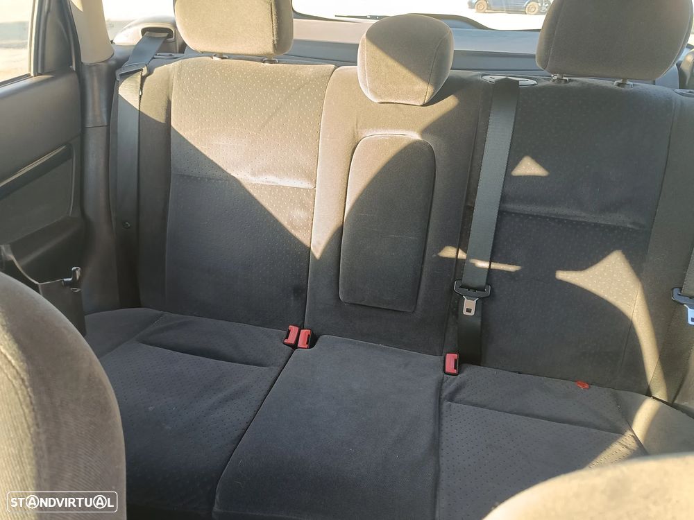 Ford Focus SW 1.8 TDCi Ghia — fotografia 11