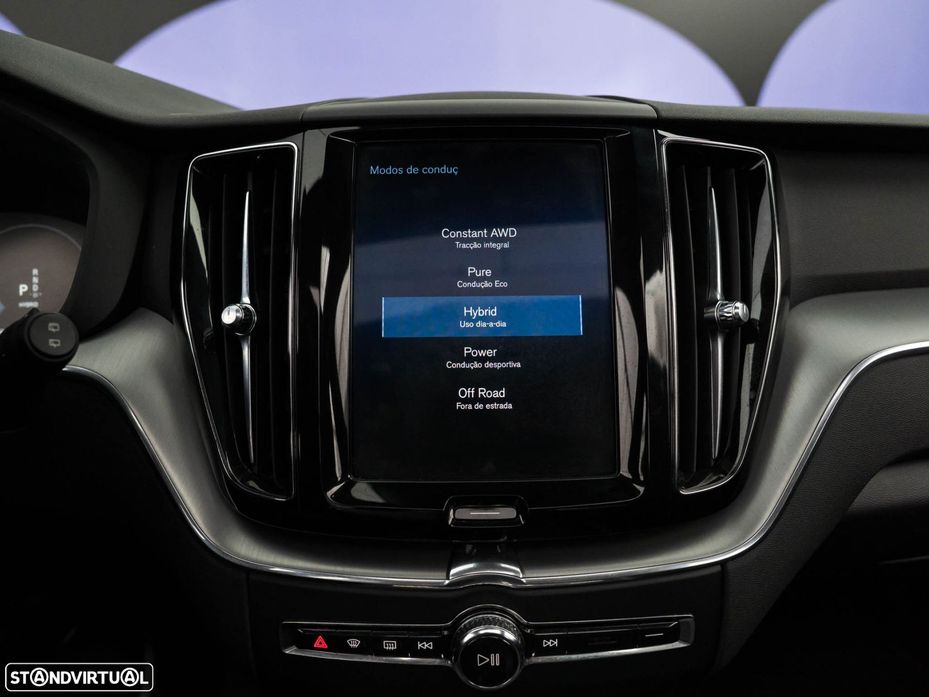 Volvo XC 60 2.0 T8 PHEV Momentum Plus AWD - 32