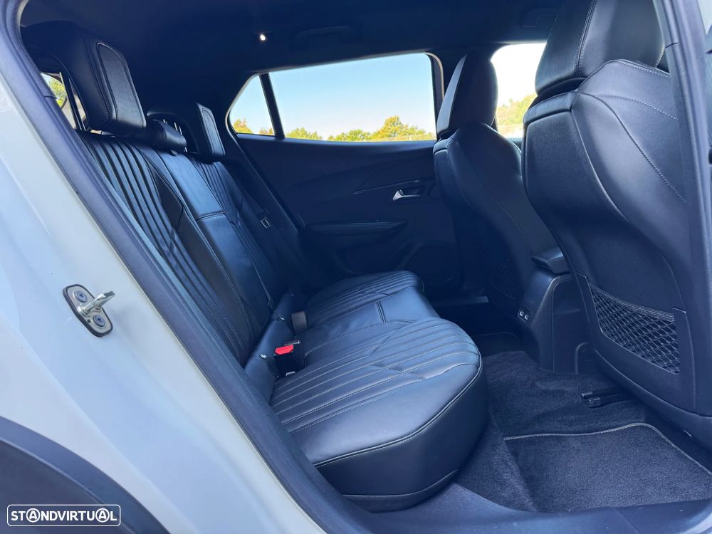 Peugeot e-2008 50 kWh GT - 42