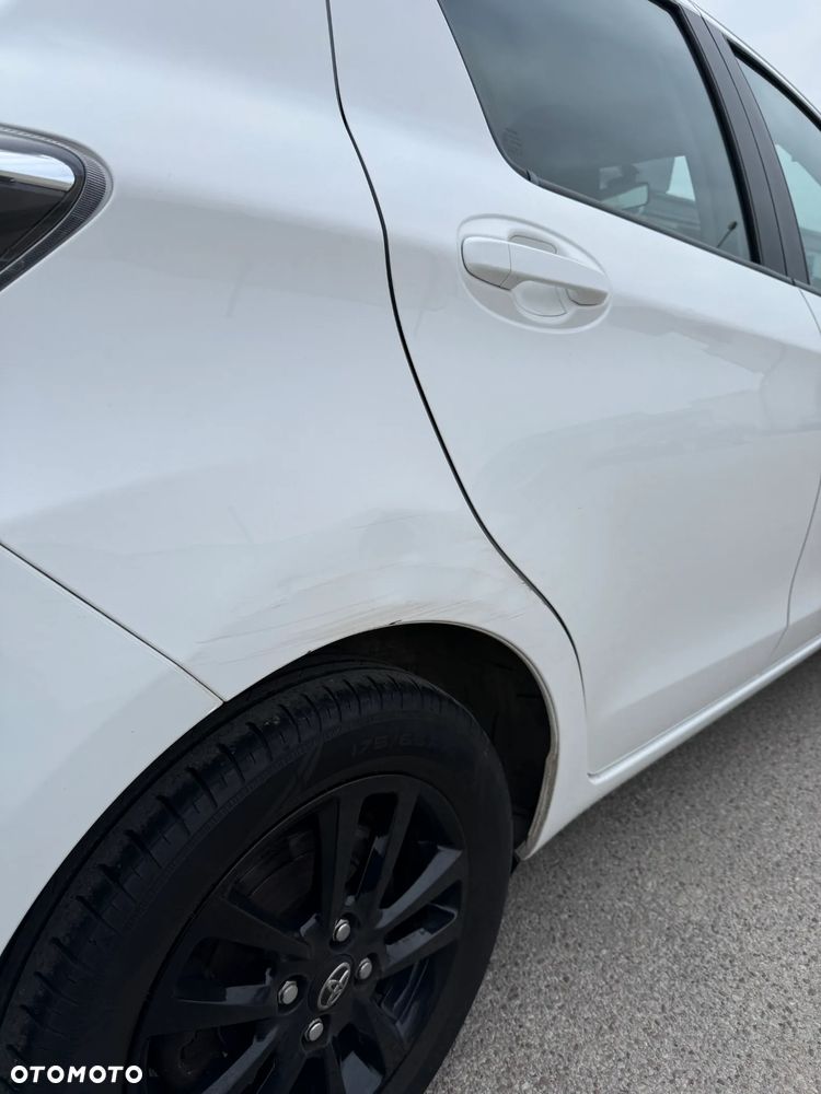 Toyota Yaris Hybrid 100 Sol - 11