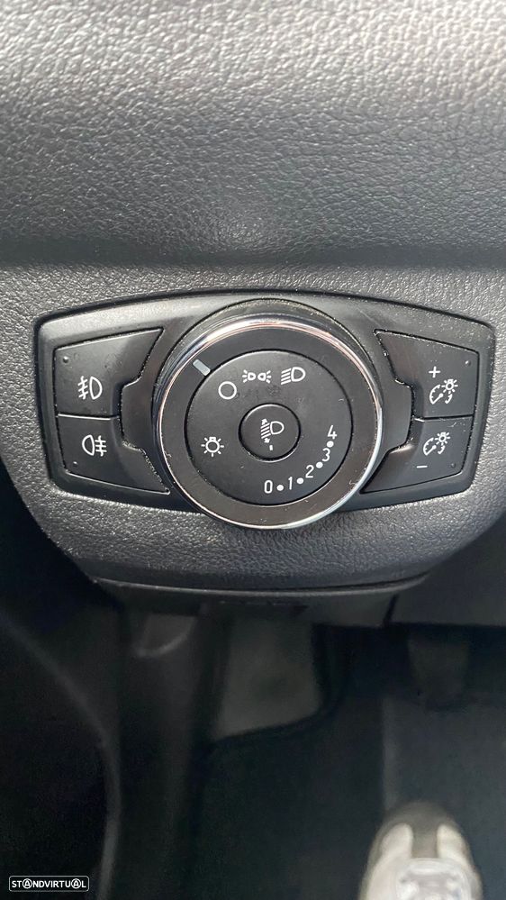 Ford Transit Courier - 25