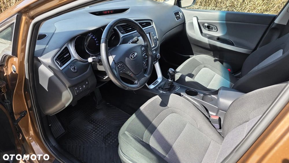 Kia Ceed 1.0 T-GDI ISG Dream-Team Edition - 32