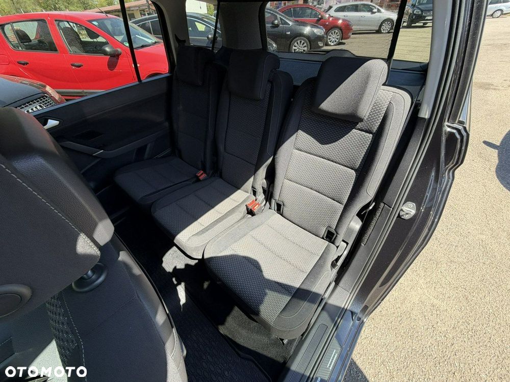 Volkswagen Touran - 29
