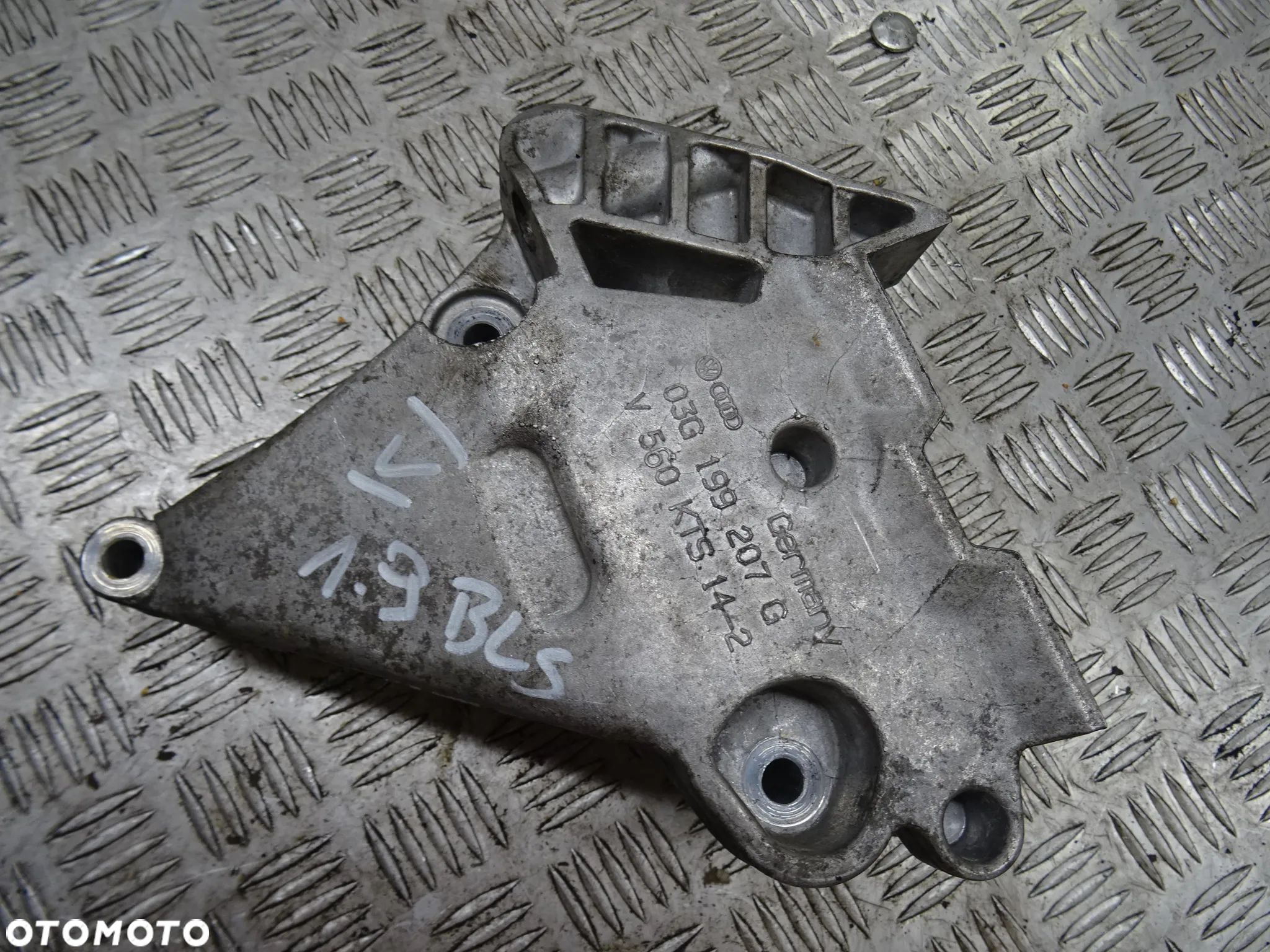 VW GOLF V 1.9TDI BLS ŁAPA SILNIKA WSPORNIK 03G199207G - 1