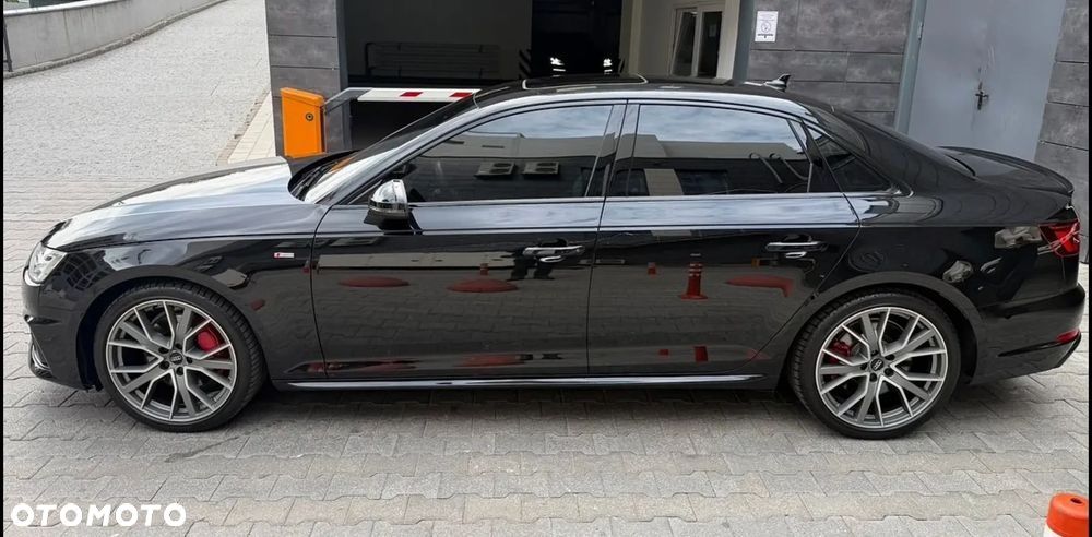 Audi A4 Limousine 2.0 TFSI quattro S tronic S line Sportpaket - 4