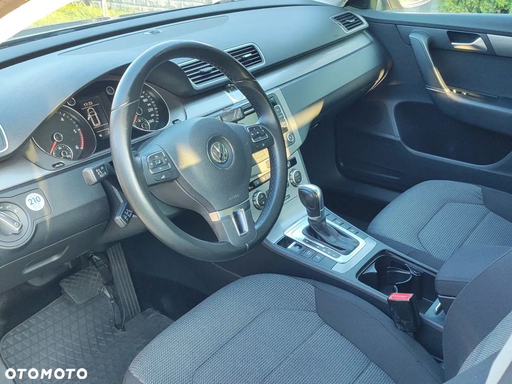 Volkswagen Passat 2.0 Blue TDI DSG SCR Comfortline - 28