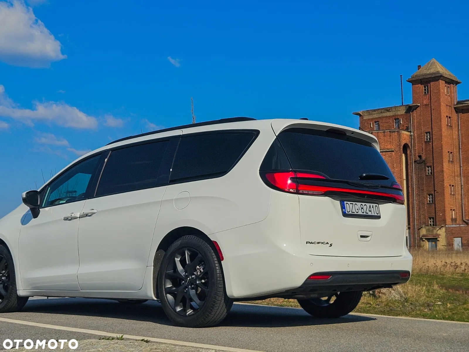 Chrysler Pacifica - 3