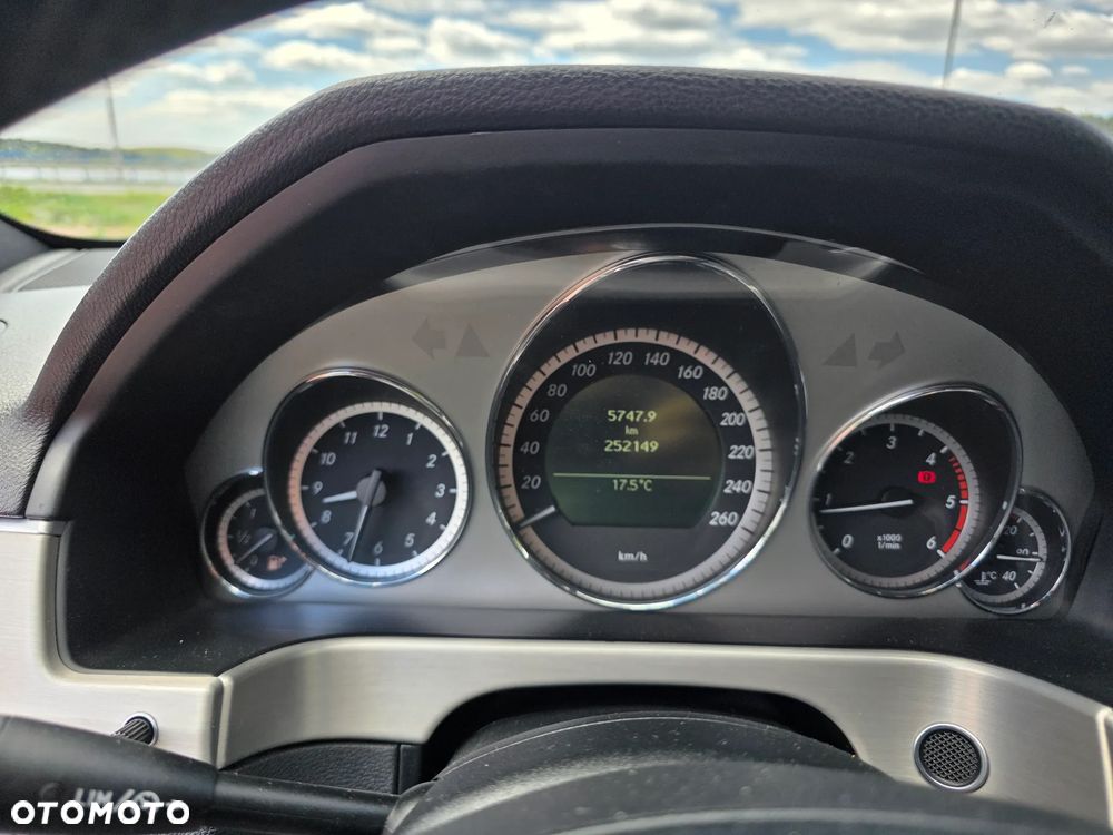 Mercedes-Benz Klasa E 250 CDI DPF BlueEFFICIENCY Avantgarde - 15