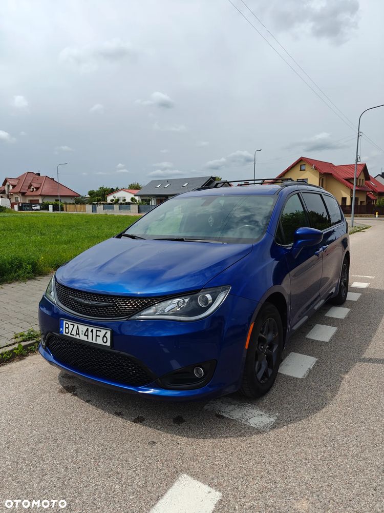 Chrysler Pacifica - 2