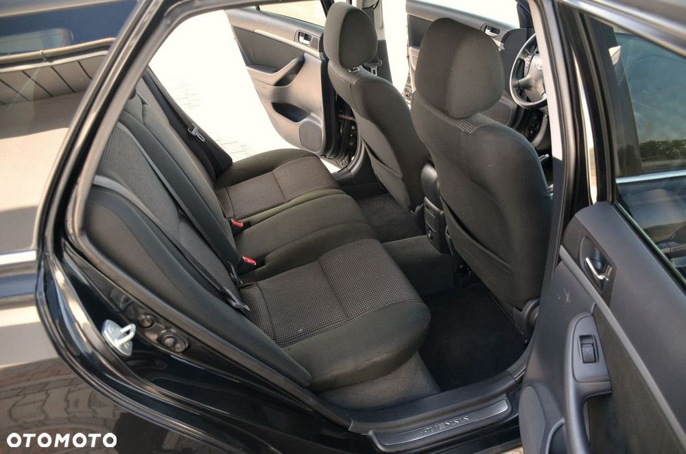 Toyota Avensis - 16