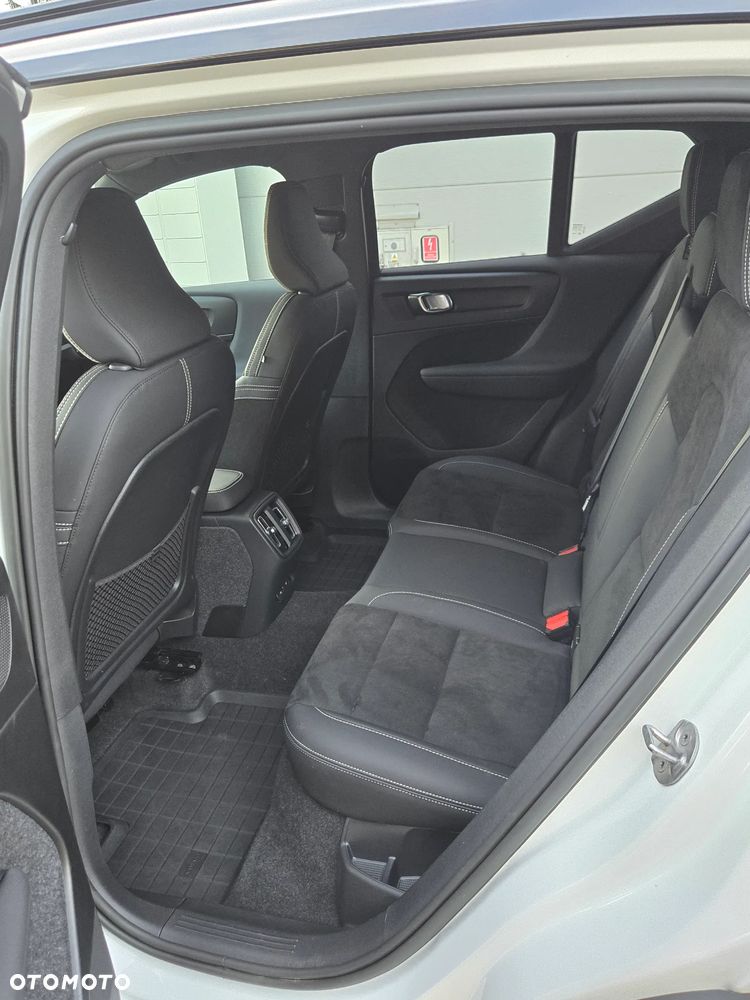 Volvo XC 40 82kWh P8 Recharge AWD Pro - 17