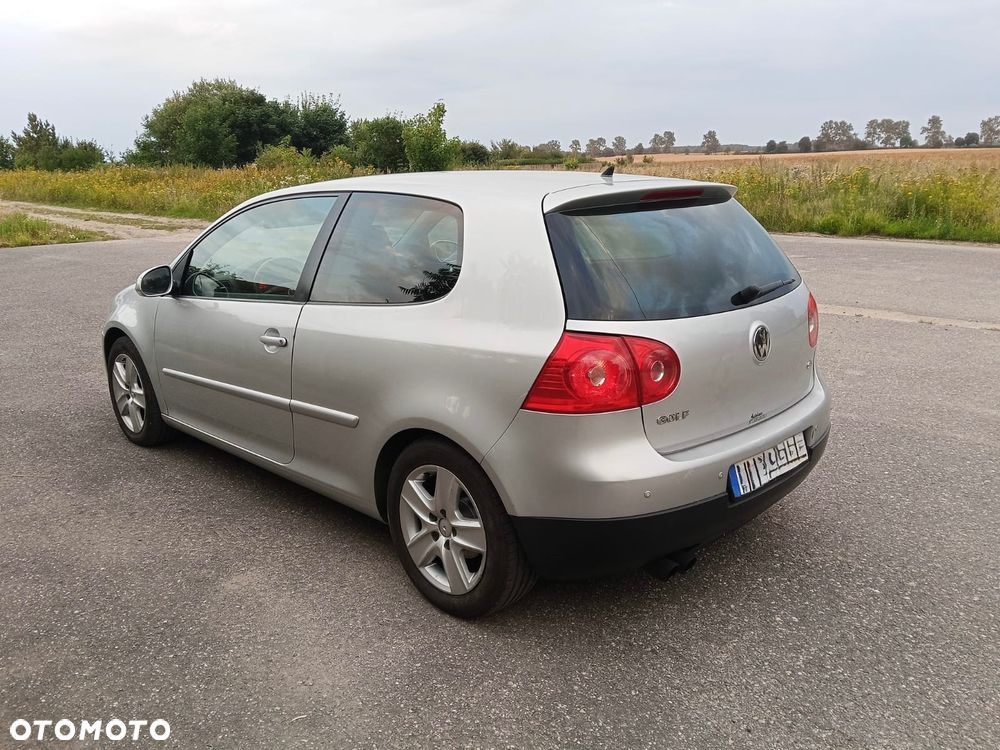 Volkswagen Golf - 5