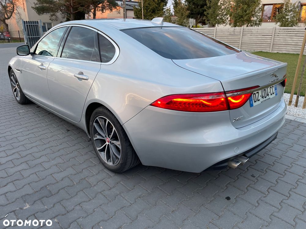 Jaguar XF 20d Prestige - 3