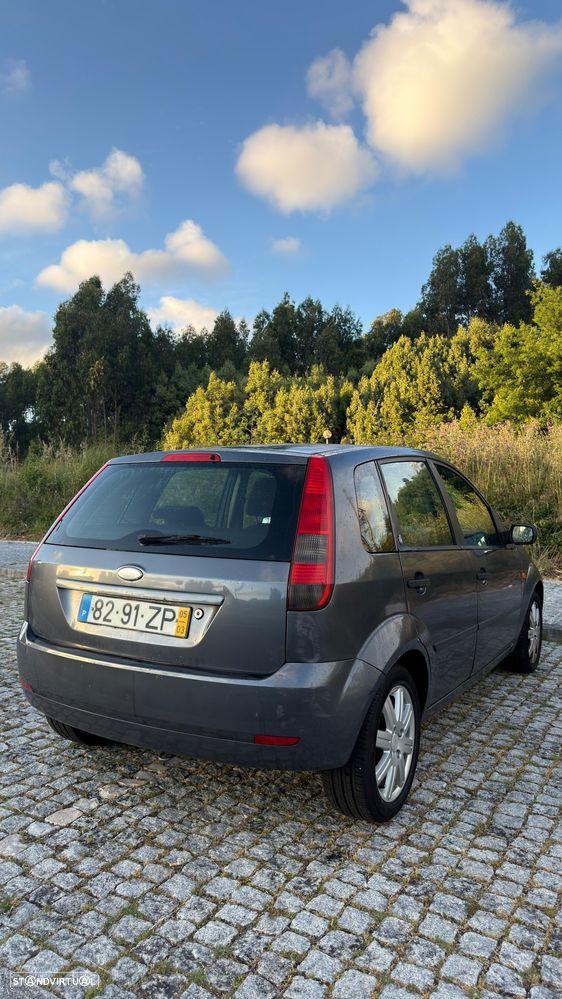Ford Fiesta 1.25 Ghia - 8
