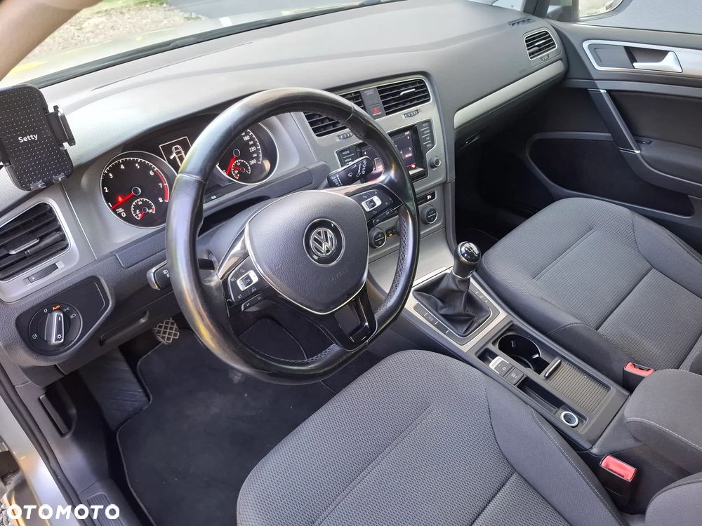 Volkswagen Golf - 10