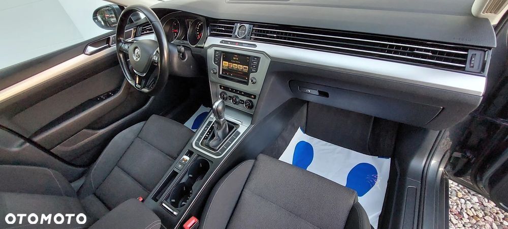 Volkswagen Passat 1.6 TDI SCR DSG Comfortline - 30