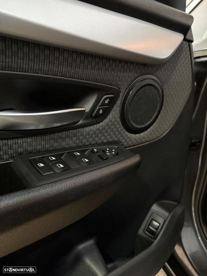BMW 216 Active Tourer d Line Luxury Auto — fotografia 5
