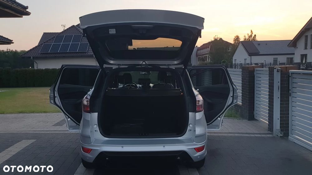 Ford Kuga 2.0 TDCi 2x4 ST-Line - 33