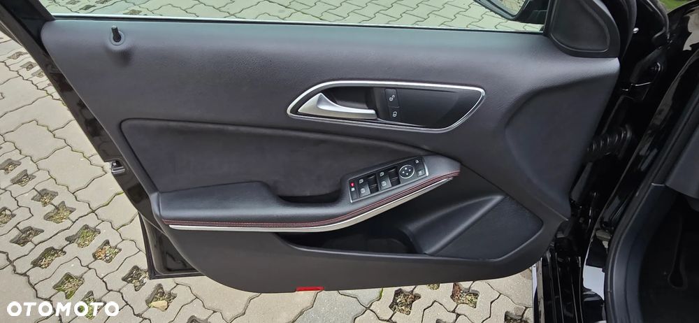 Mercedes-Benz Klasa A 180 AMG Line - 31