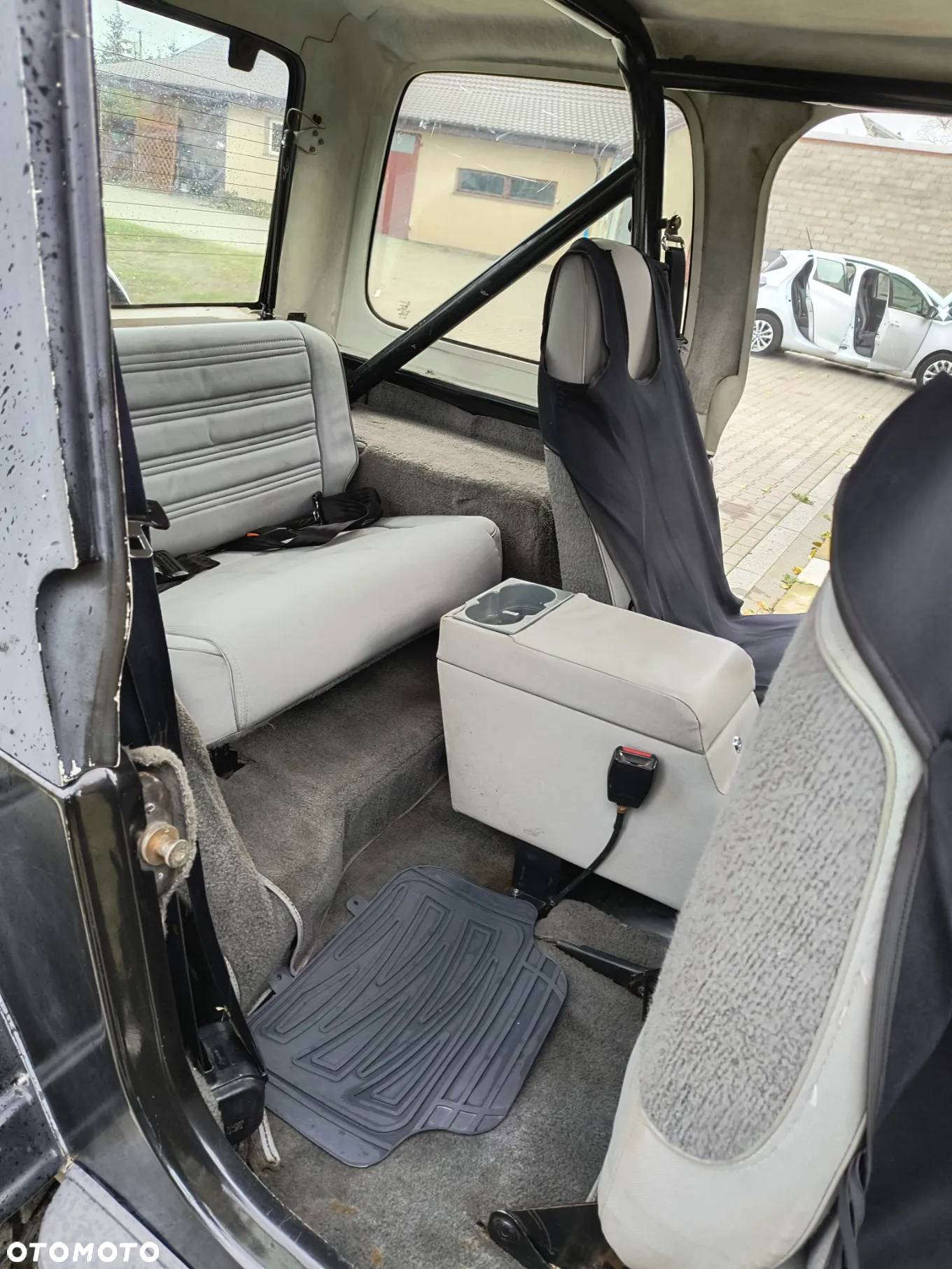 Jeep Wrangler 2.5L - 7