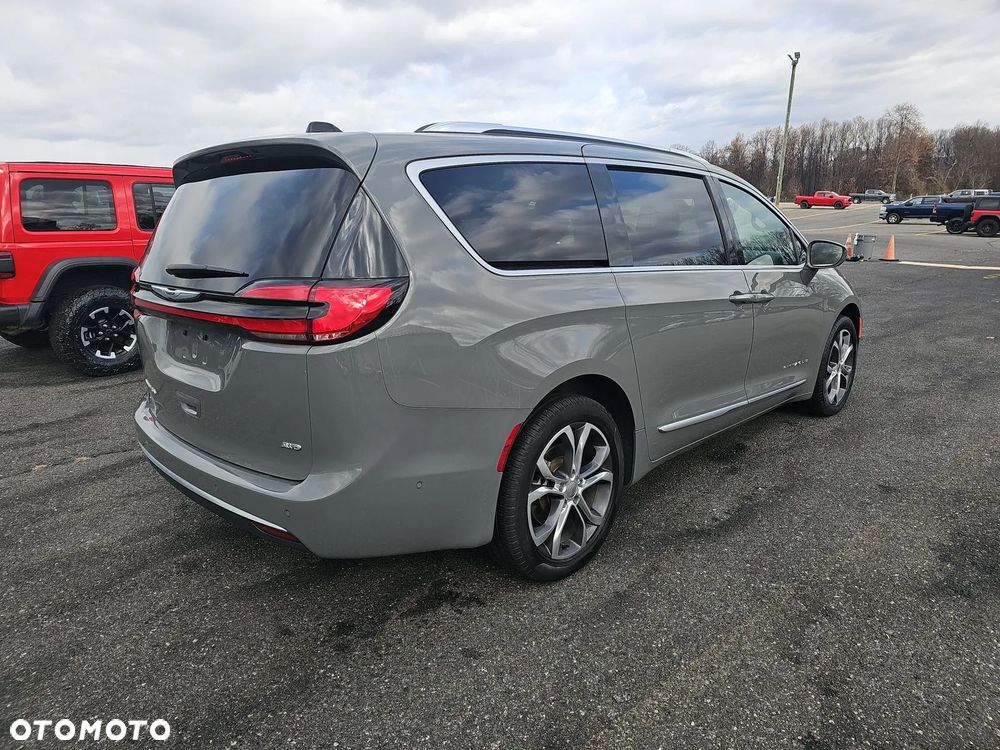 Chrysler Pacifica - 4