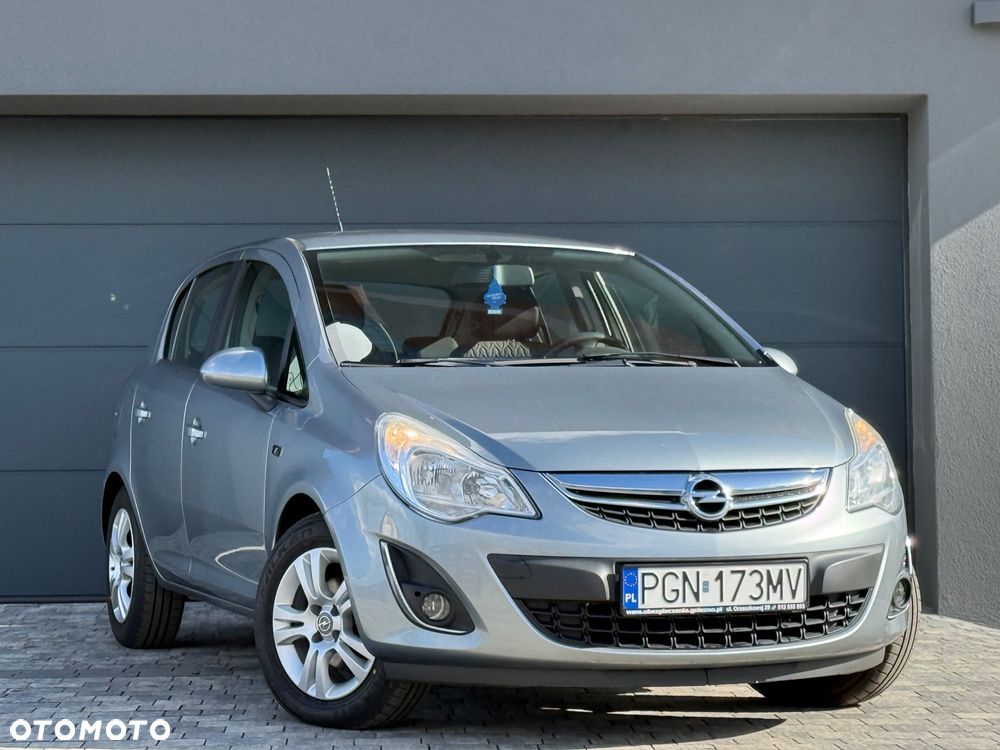 Opel Corsa 1.2 16V Cosmo - 2