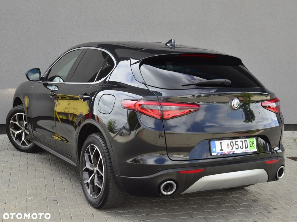 Alfa Romeo Stelvio 2.0 Turbo 16V AT8-Q4 Lusso Ti - 23