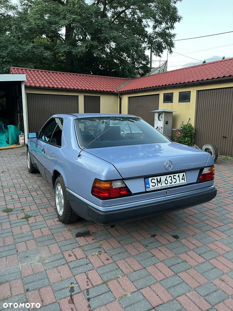 Mercedes-Benz W124 1992 photo 4