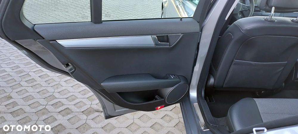 Mercedes-Benz Klasa C - 36