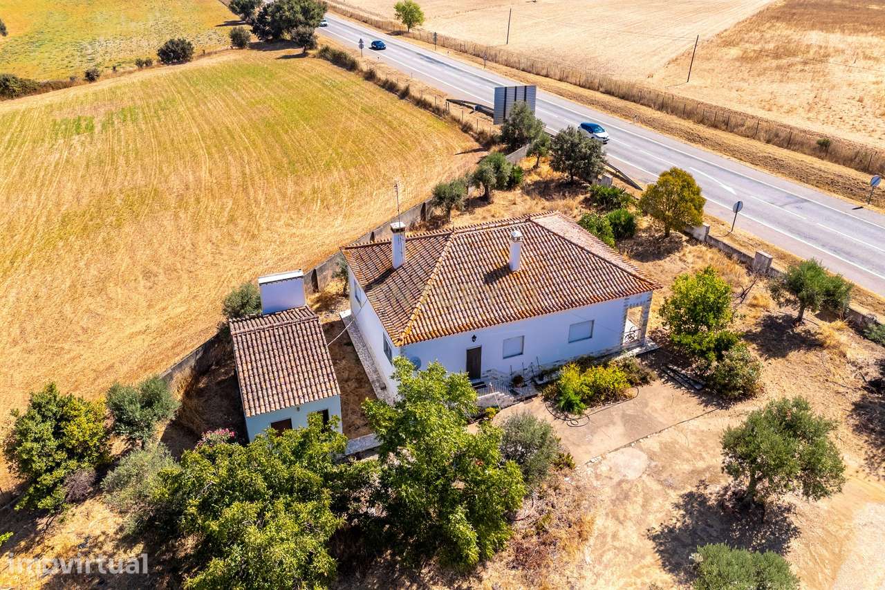 Propriedade, em Prédio Misto, com 17.000m2 localizada a 5Km de Estremo - Grande imagem: 4/33