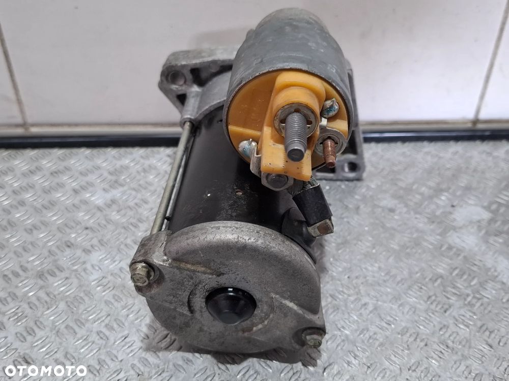 Rozrusznik Renault Trafic III 2018 rok 1,6 D nr 233002889R - 3