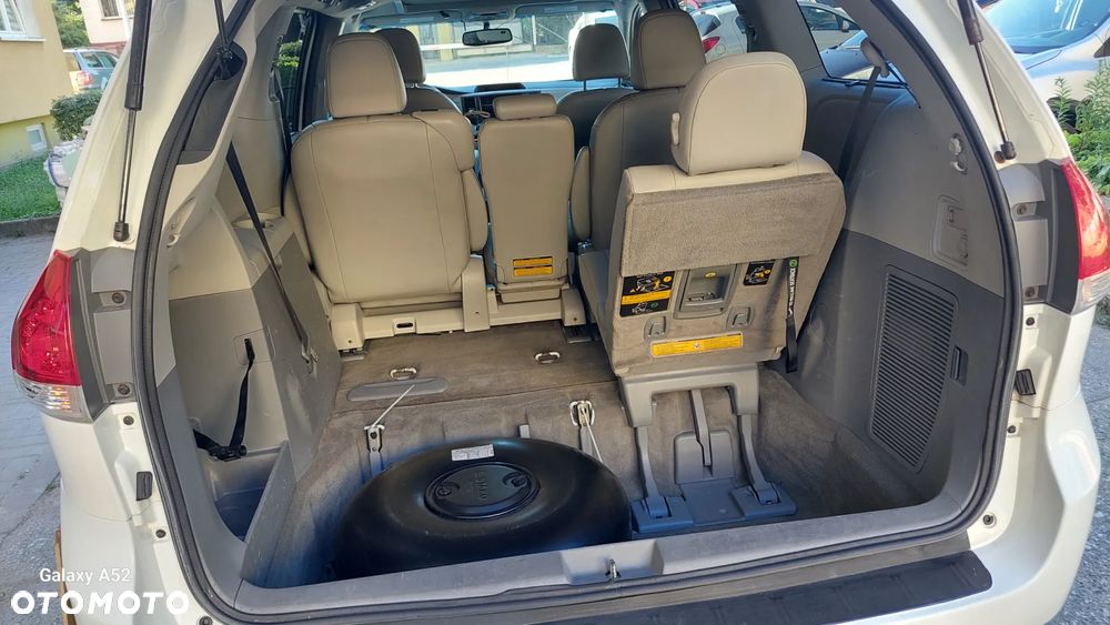 Toyota Sienna - 11