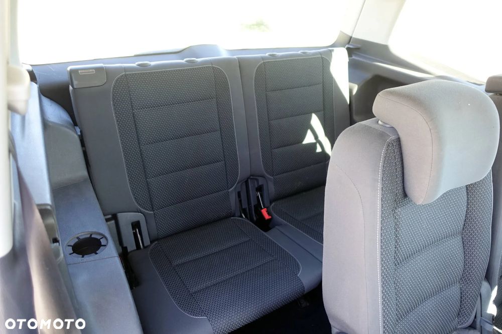 Volkswagen Touran 2.0 TDI DPF STYLE - 17