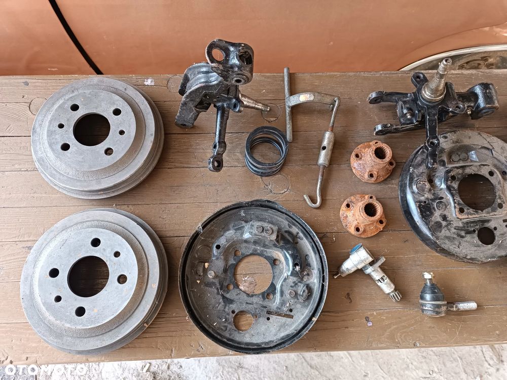 Fiat 126p Zderzak Maska Drzwi Szyby Koła Silnik Zawieszenie inne - 37