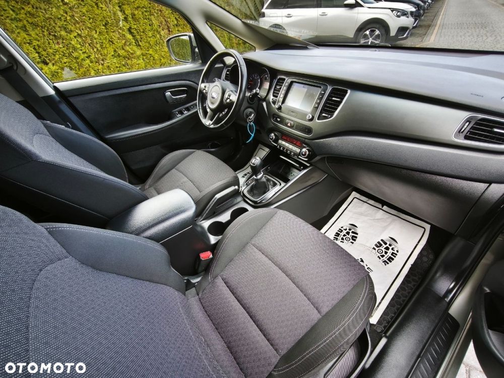 Kia Carens - 9