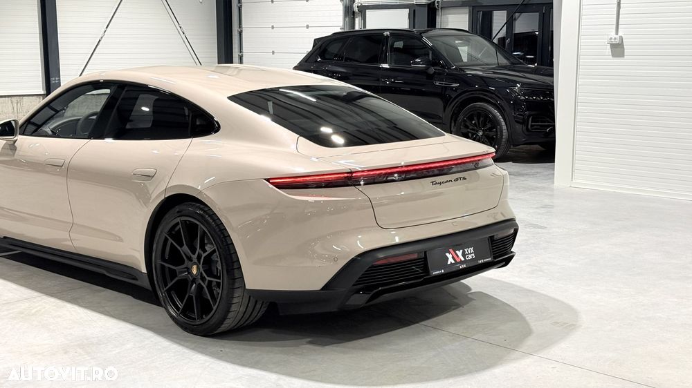 Porsche Taycan GTS Sport - 11