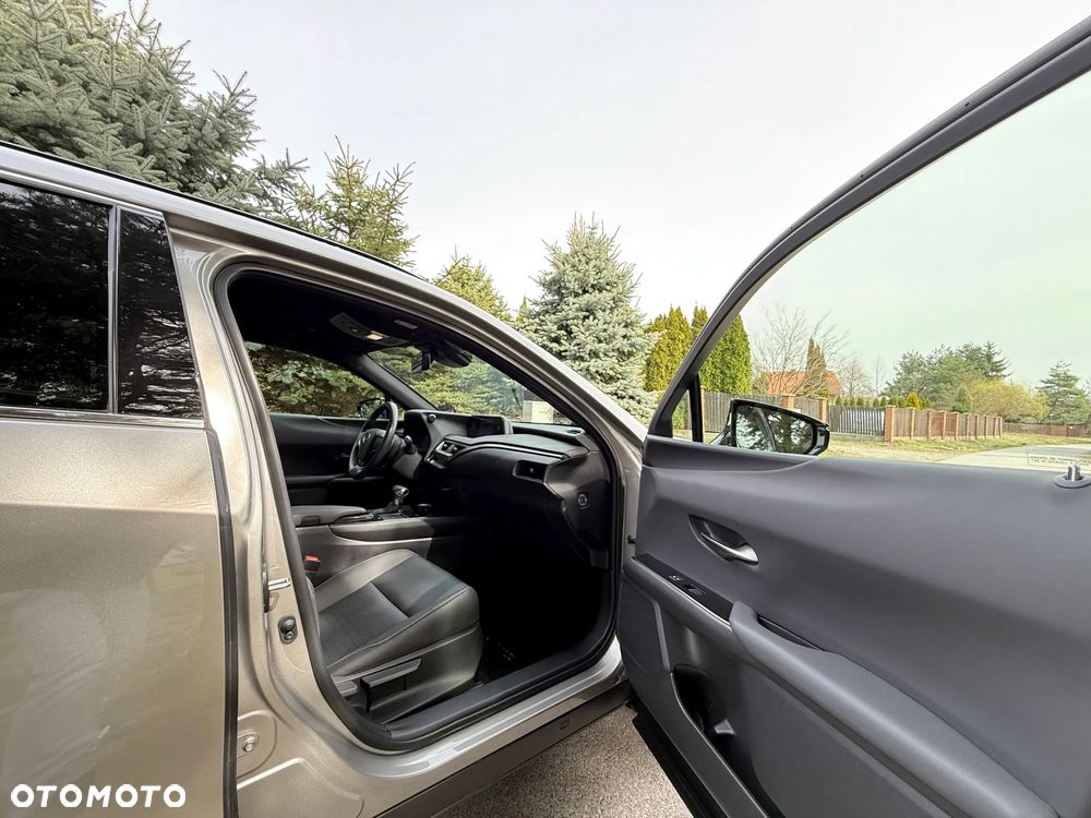 Lexus UX 250h GPF F Sport Design 2WD - 23