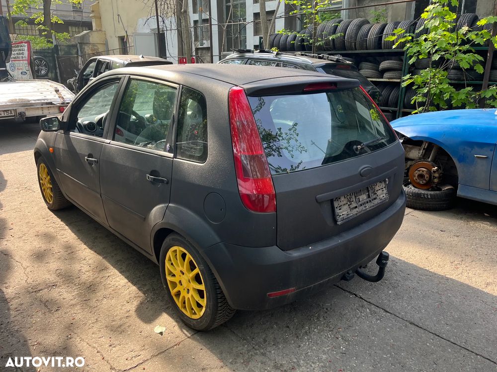 Dezmembrez Ford Fiesta MK5 non facelift negru raptor 1,4 TDCI 2003 carlig tractare - 11