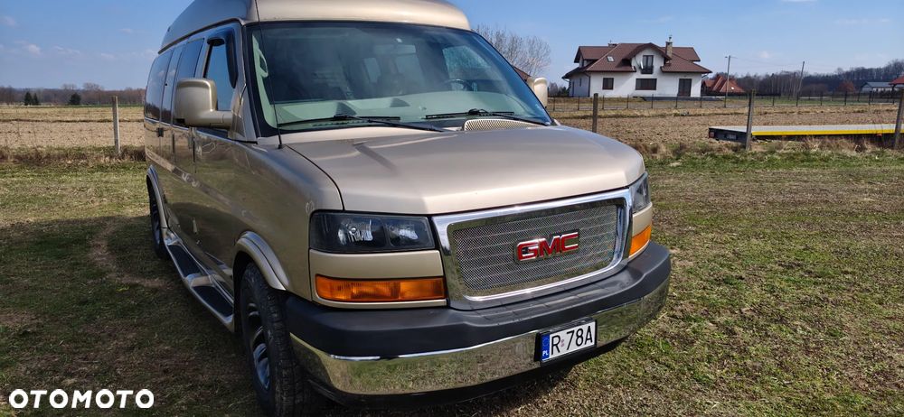 GMC Savana - 2