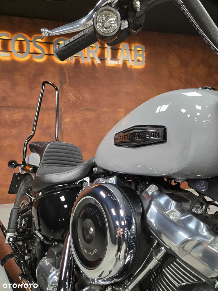 Harley-Davidson Softail Street Bob - 13