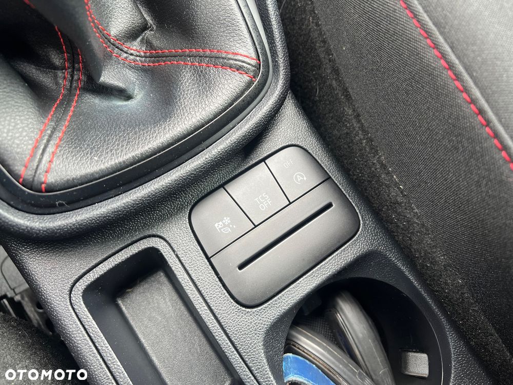 Ford Fiesta 1.0 EcoBoost Hybrid S&S ST-LINE VIGNALE - 23