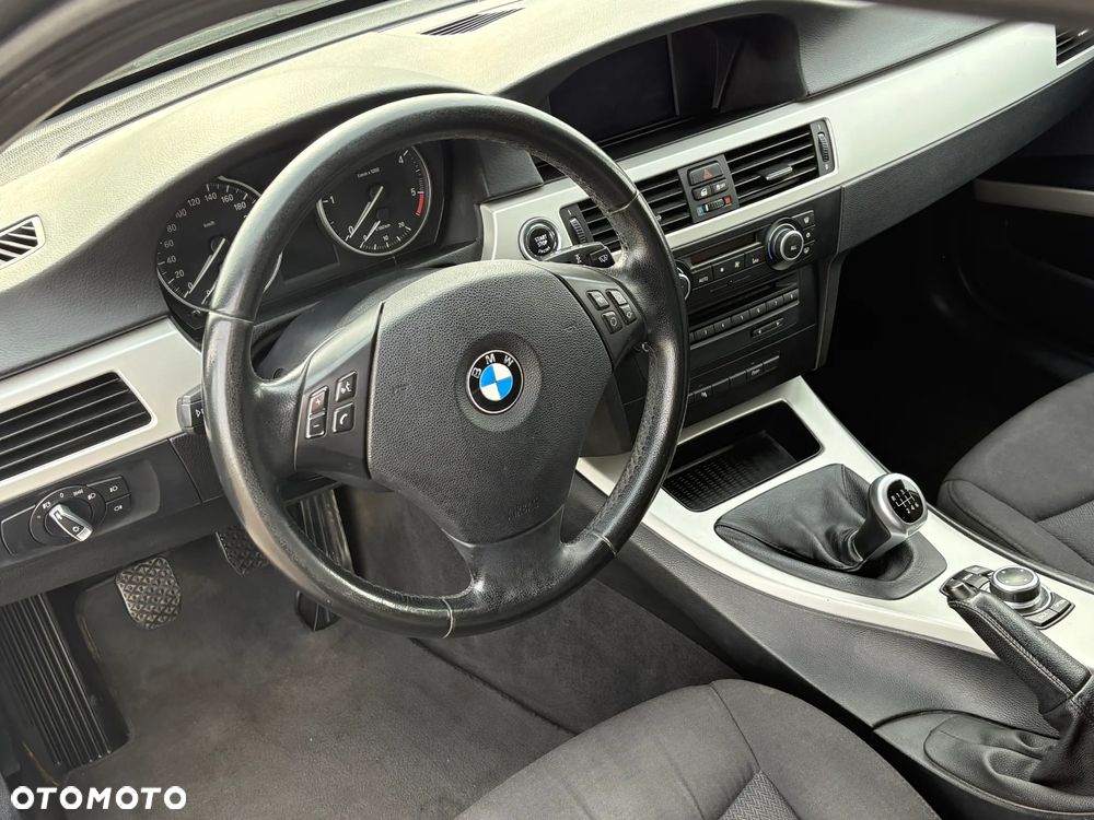BMW Seria 3 318d - 11