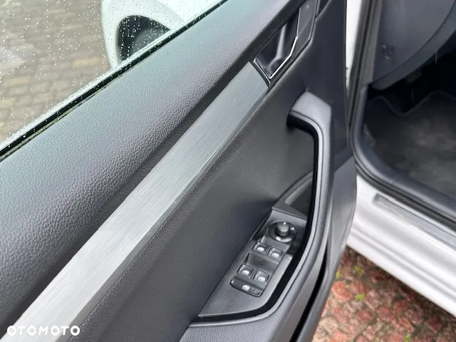 Skoda Superb Combi 2.0 TDI DSG Sportline - 15