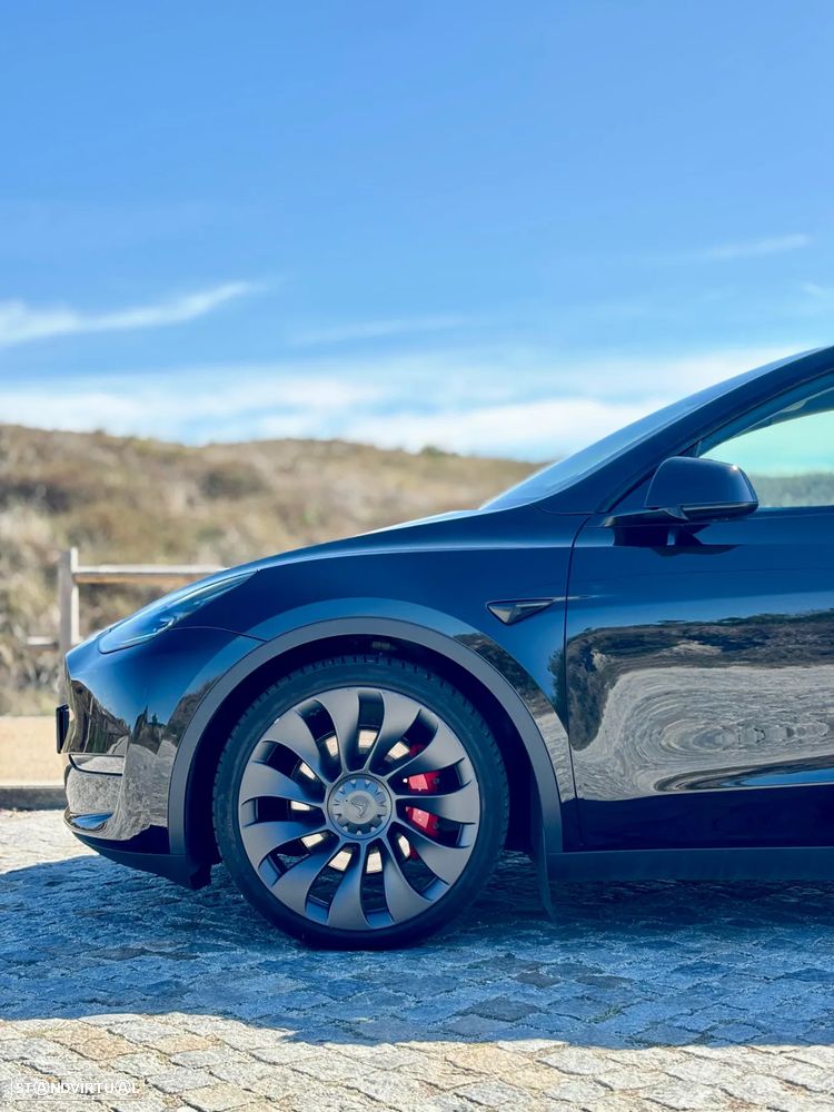 Tesla Model Y Performance Dual Motor AWD - 3