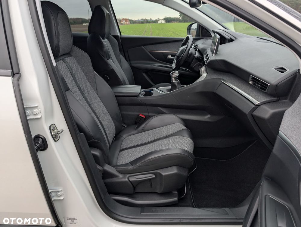 Peugeot 3008 PureTech 130 Stop & Start GPF Allure - 26