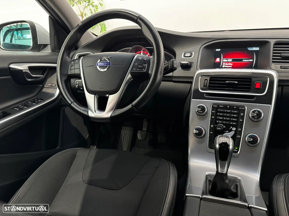 Volvo V60 2.0 D3 Momentum - 22
